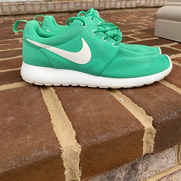 Nike Roshe Run Gamma Green/Sail White - Picture 3 of 7